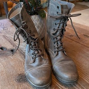 Troopa Army Green Leather Combat Boots by Steve Madden